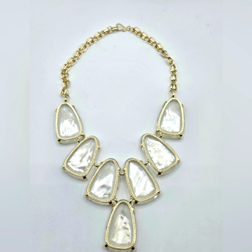 KENDRA SCOTT Harlow Statement Necklace Gold Plated Whte Mother of Pearl - Picture 6 of 8